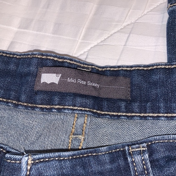 Levi’s  women’s Mid Rise Skinny Jeans - Picture 5 of 11